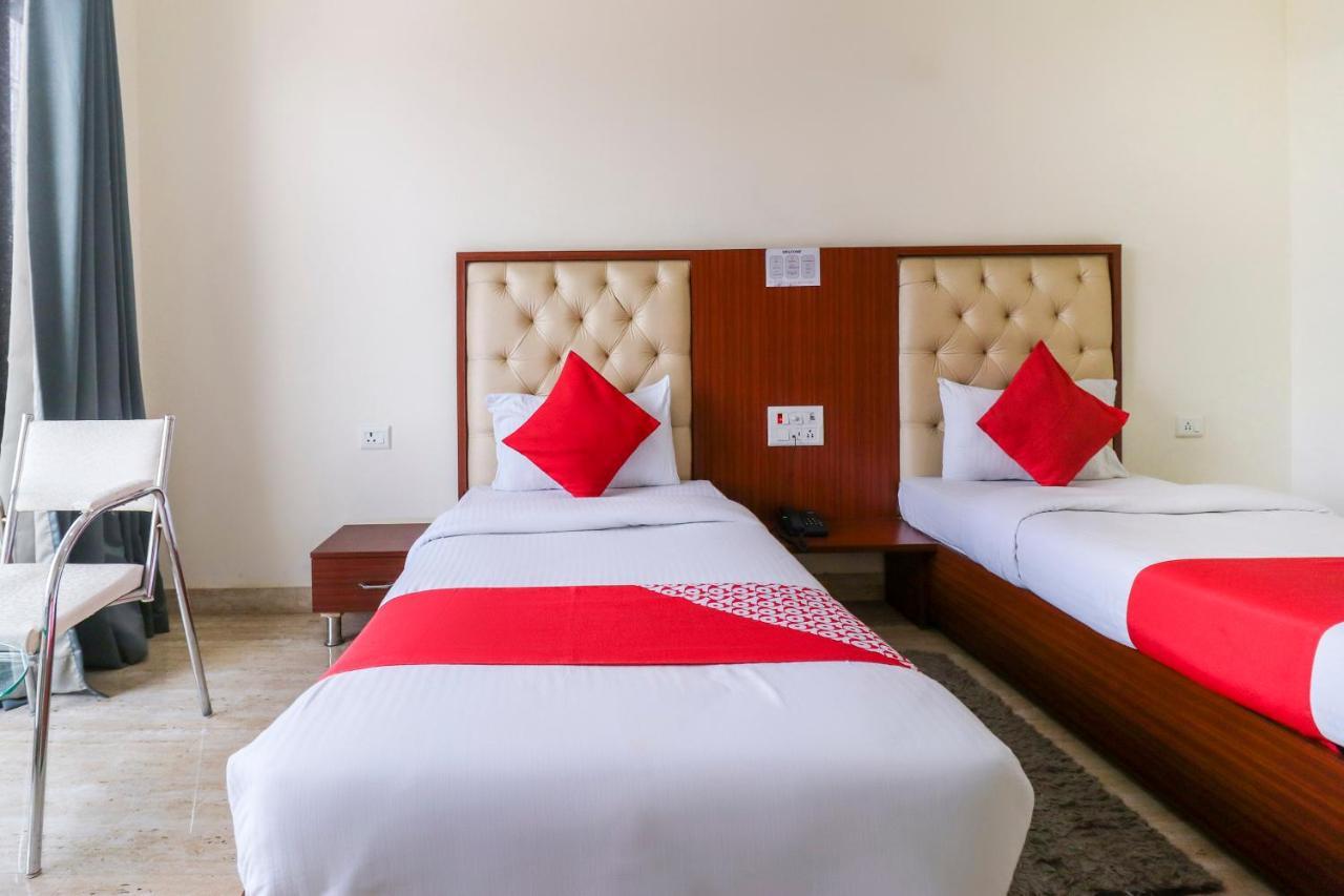 Oyo Flagship 69860 Mastana Palace Ξενοδοχείο Βαρανάσι Εξωτερικό φωτογραφία