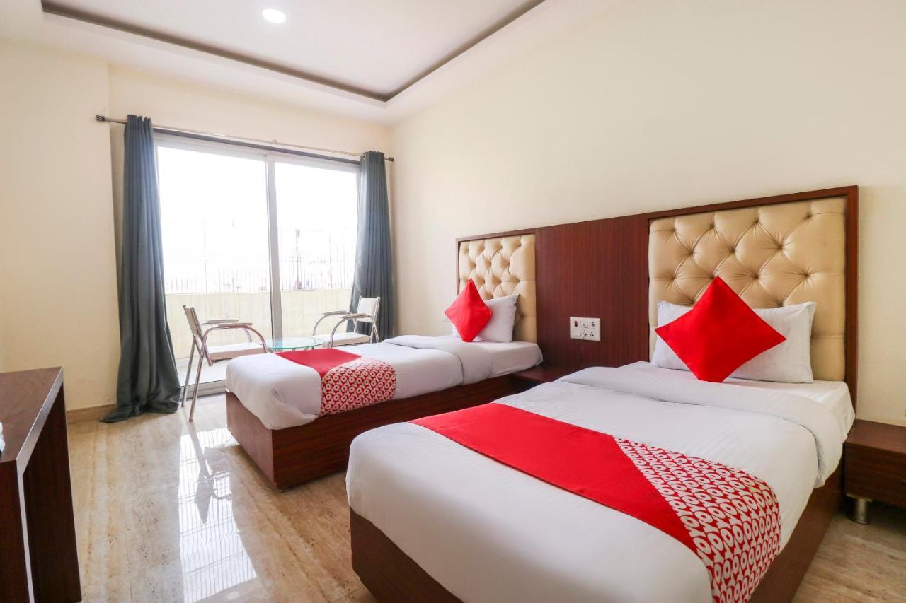Oyo Flagship 69860 Mastana Palace Ξενοδοχείο Βαρανάσι Εξωτερικό φωτογραφία